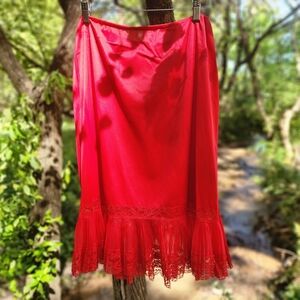RED VINTAGE HALF SLIP